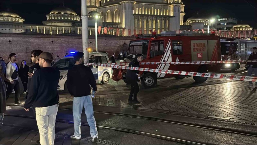İstiklal Caddesi'nin sembolü alevlere teslim oldu