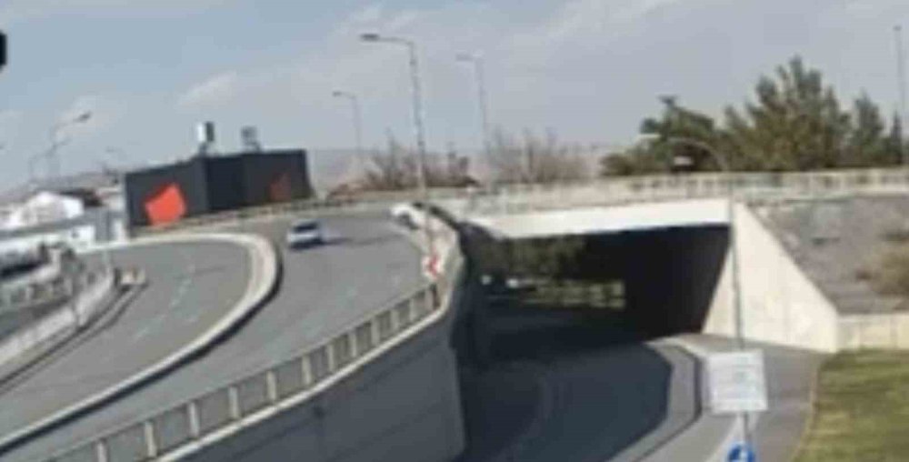 Konya'da malum köprüden yine araç uçtu