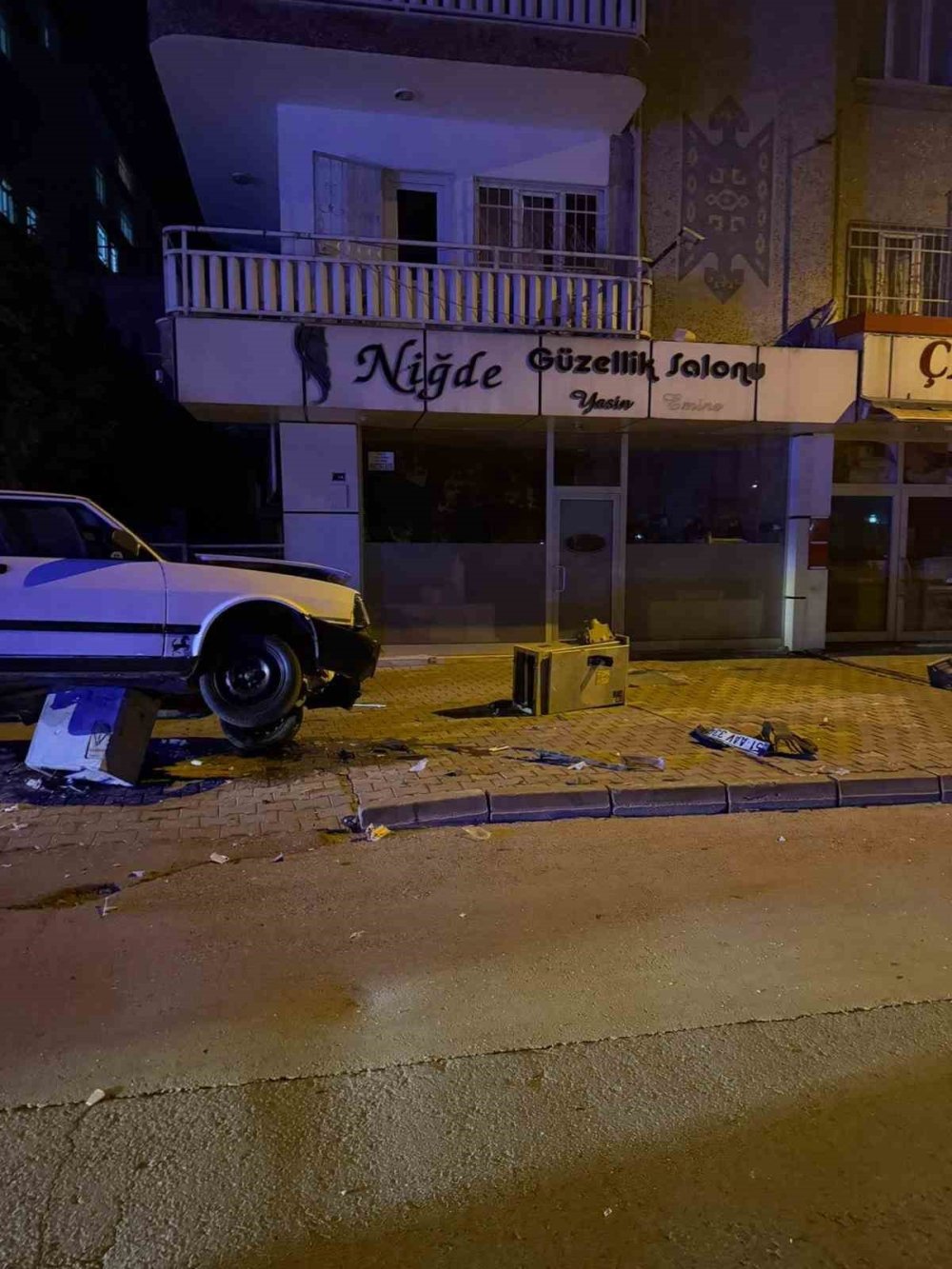 Niğde'de mahallenin elektriklerini kesen kaza