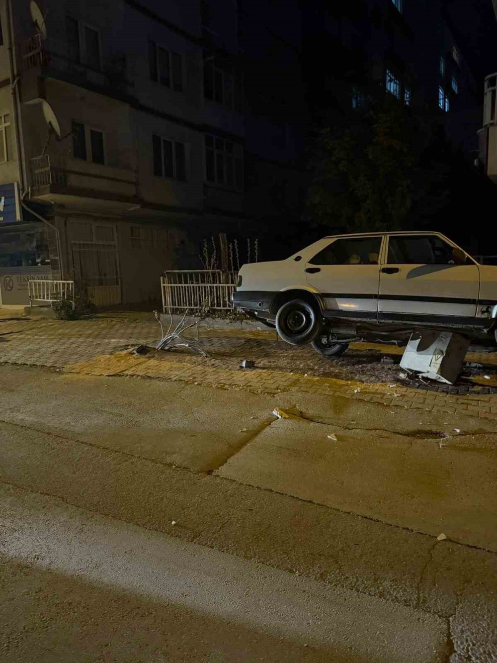 Niğde'de mahallenin elektriklerini kesen kaza