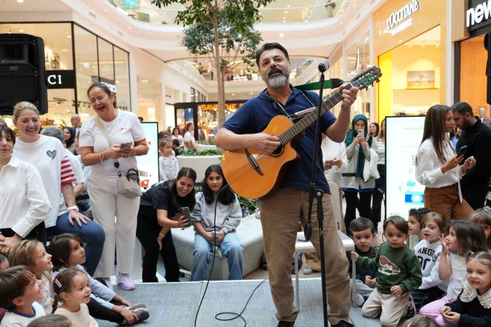 Akiş GYO’dan 20. yıla özel “Kırmızı Karavan” çocuk festivali
