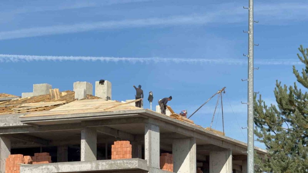 Bu nasıl çalışma? Çatıda ölümüne mesai