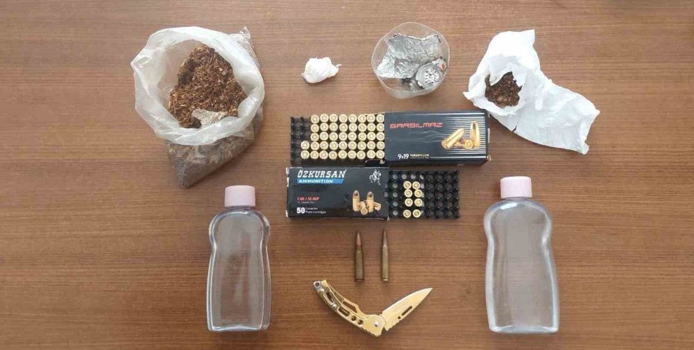 Evden çıkanlar şoke etti! Zehir tacirine suçüstü baskın