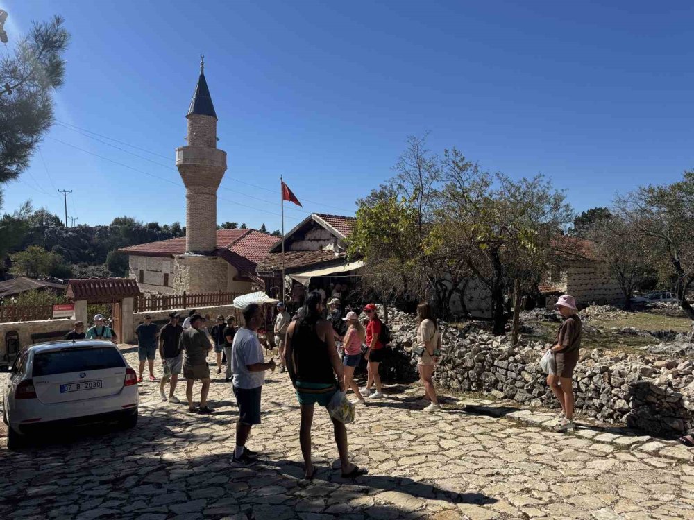 Turistler Sarıhacılar'a hayran kaldı: Tekrar geleceğiz