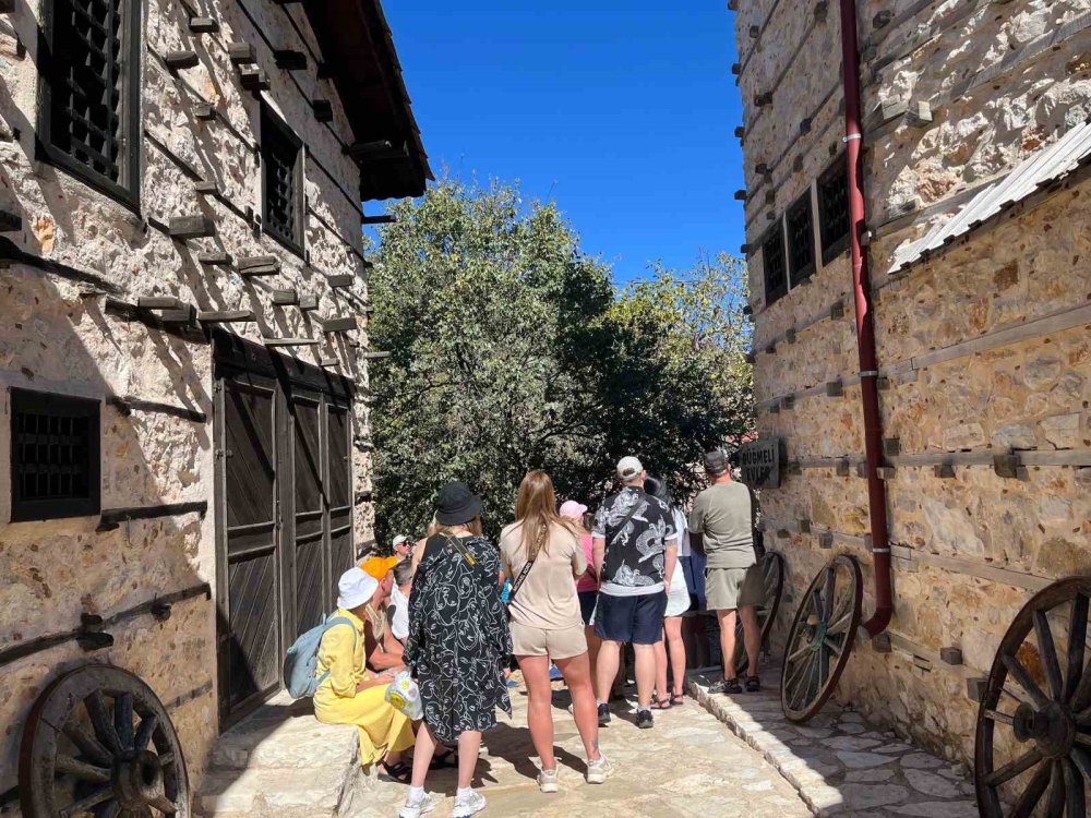Turistler Sarıhacılar'a hayran kaldı: Tekrar geleceğiz