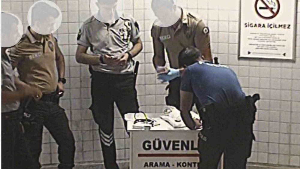 Güvenlik Görevlisinin Dikkatinden Kaçmadı: 40 Bin TL'lik Çanta Sahibini Bekliyor