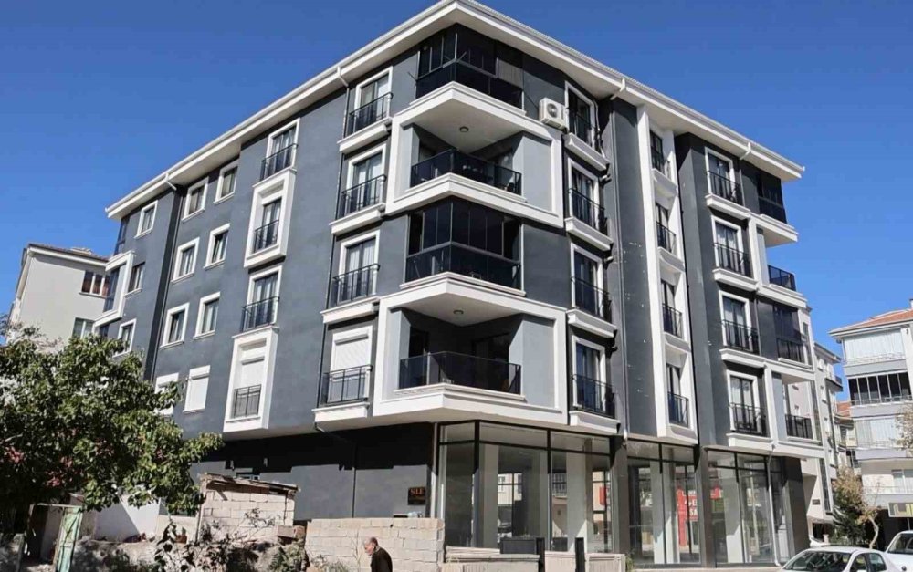 Cam Balkon İhmali İki Can Aldı: Kombi Bacası Faciası!