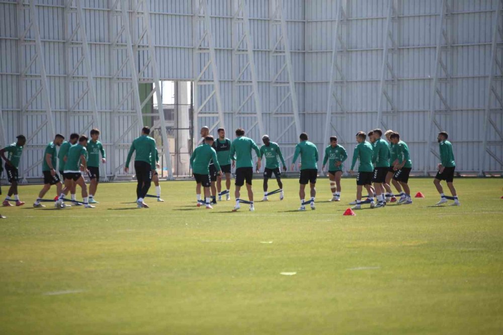 Konyaspor'da Zorunlu Galibiyet Çağrısı! Uçar: Seyircimizle Bu İşi Bitireceğiz!