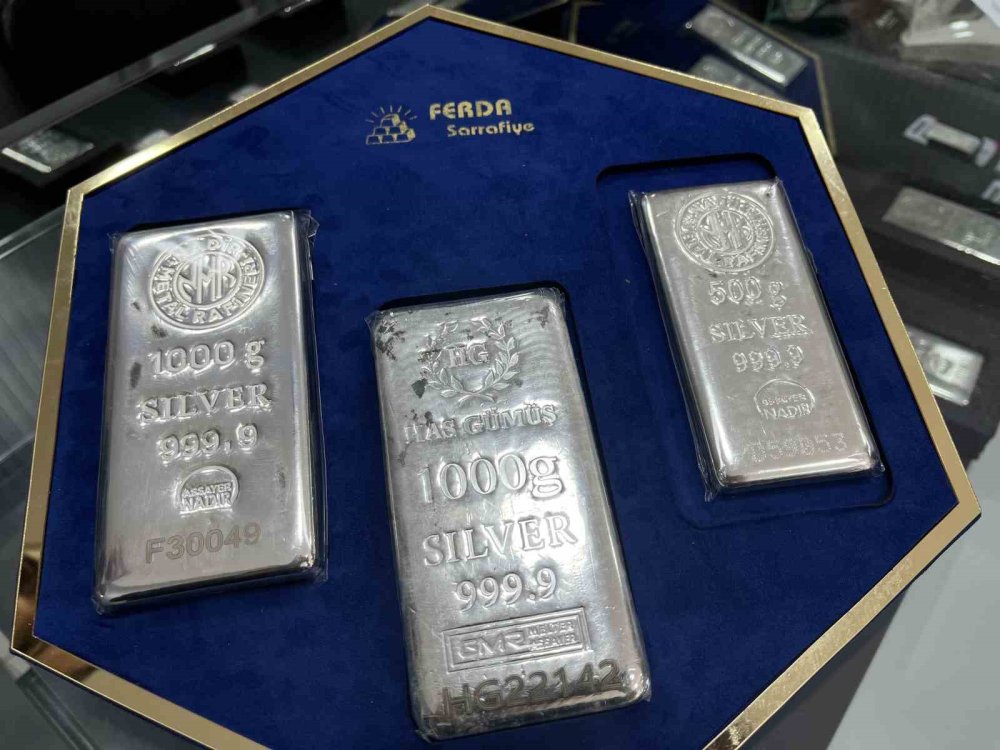 Altın Fiyatları Tarihi Zirvede: Uzmanlardan 'Temkinli Olun' Uyarısı!