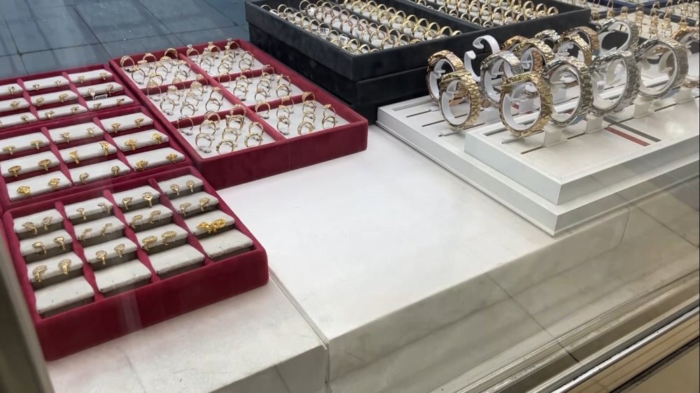 Güvenlik kamerasına yansıdı: Konya'da çarşaflı 3 kişiden milyonluk vurgun