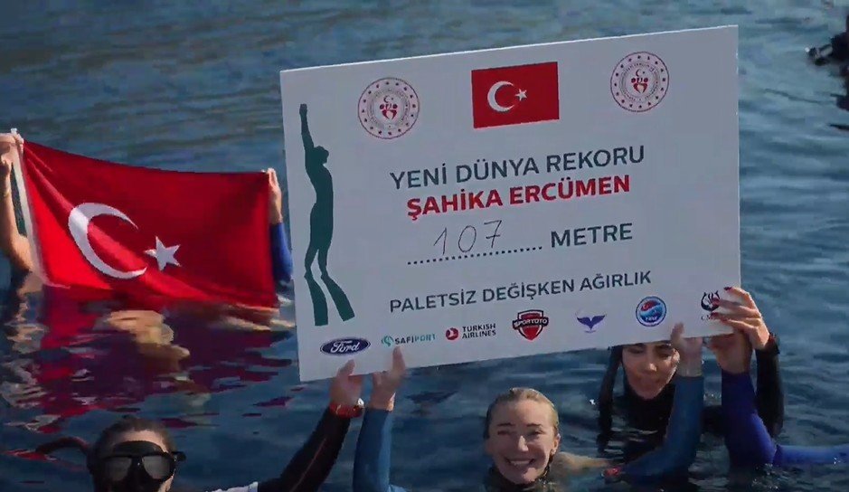 Şahika Ercümen ’Cumhuriyet’ ve ’Gazze’ için dünya rekoru kırdı