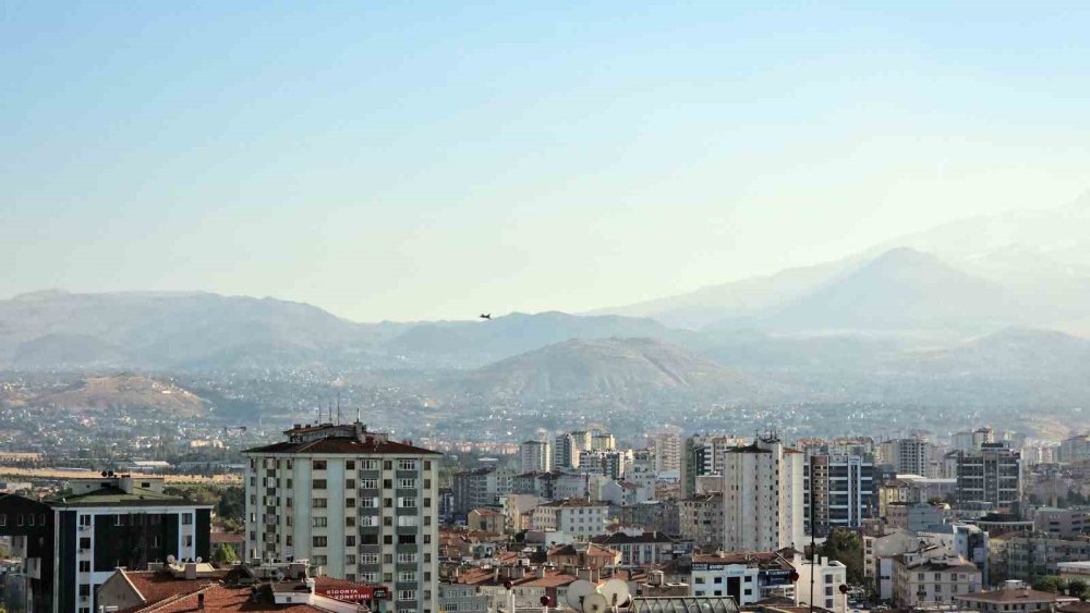 Türkiye'nin gururu SOLOTÜRK, Kayseri semalarını renklendirdi