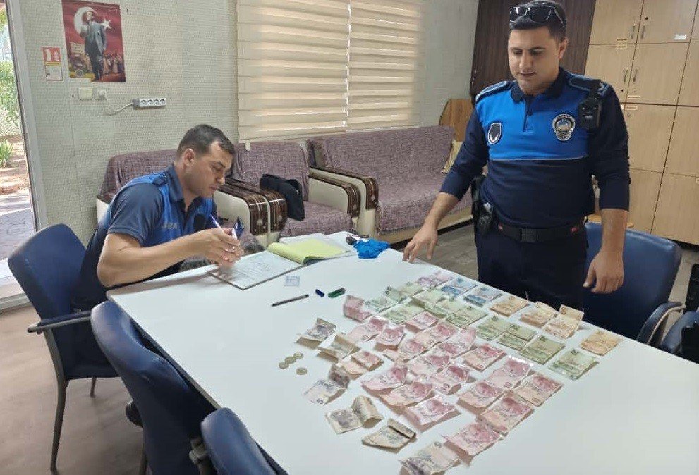 Zabıtadan Dilenciye Kabahatler Kanunu Darbesi: Yarım Saatte Topladığı Para Şaşırttı