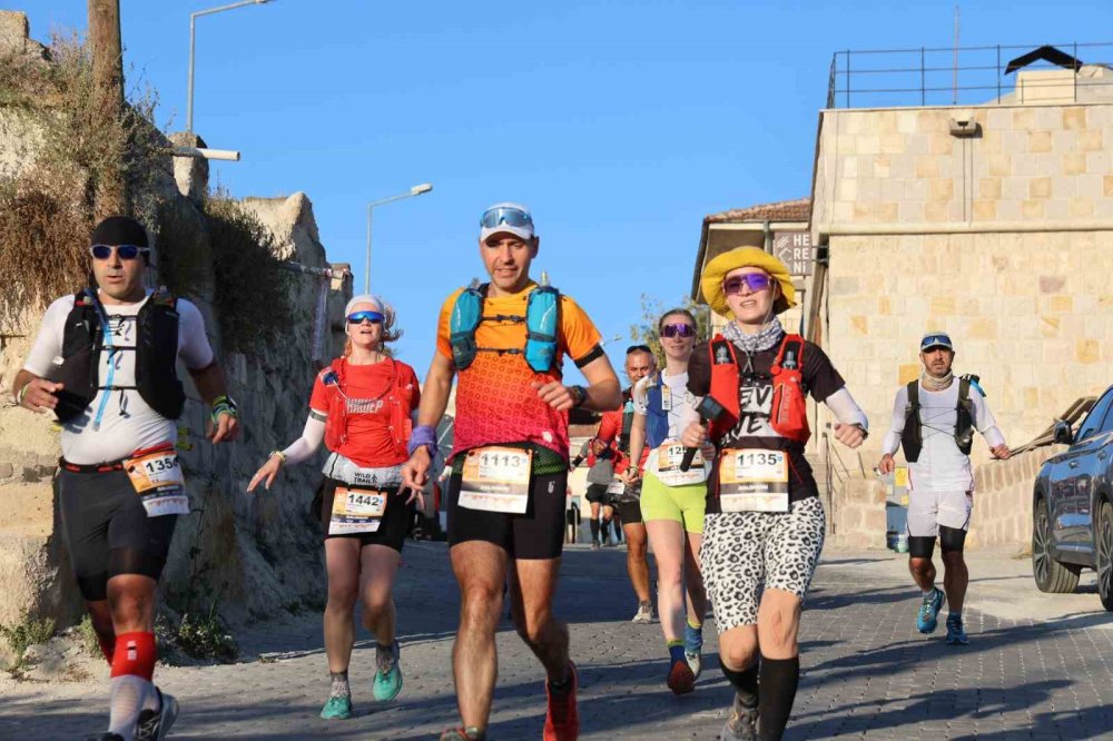 Kapadokya sokakları ve caddeleri ile patikaları insanlarla doldu