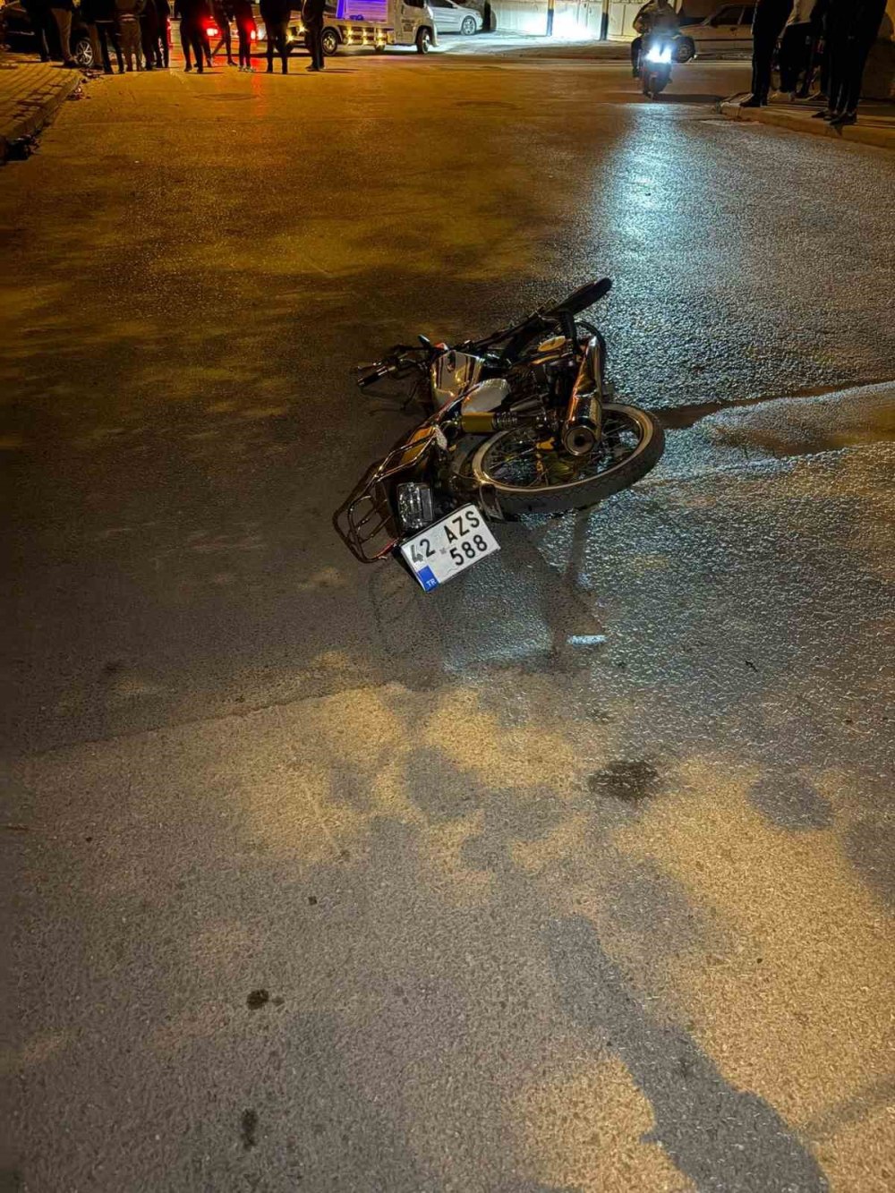 Konya Karapınar'da Feci Kaza: Motosiklet Yayalara Çarptı, 5 Yaralı