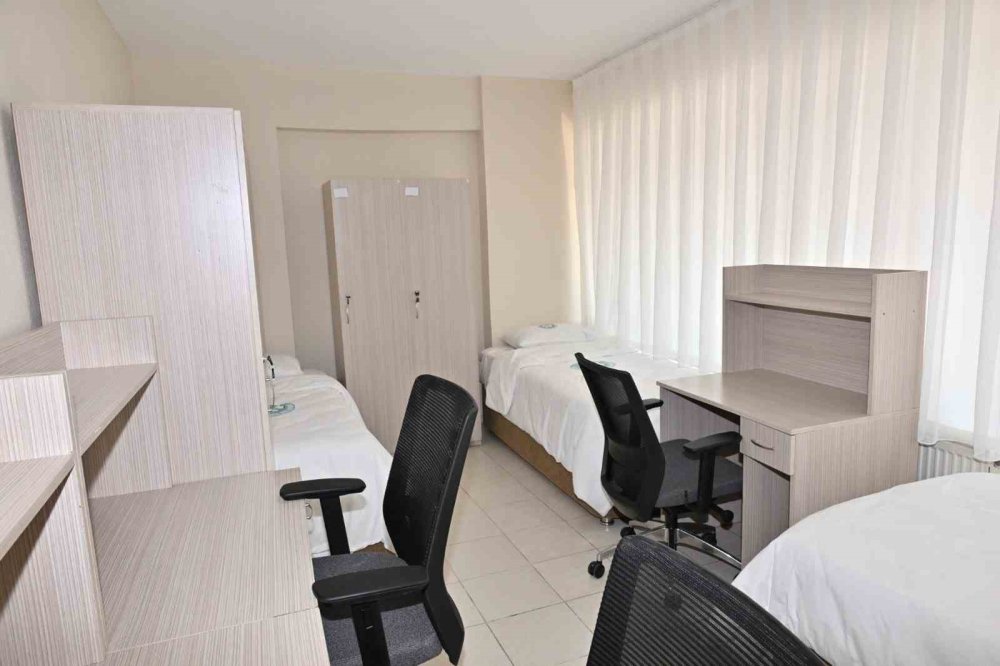 Manisa Büyükşehir’den kız öğrencilere yurt başvuruları alıyor