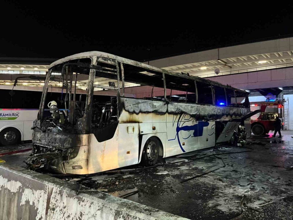 Varan Turizmin kaybı büyük! Milyonluk araç AŞTİ'de kül oldu