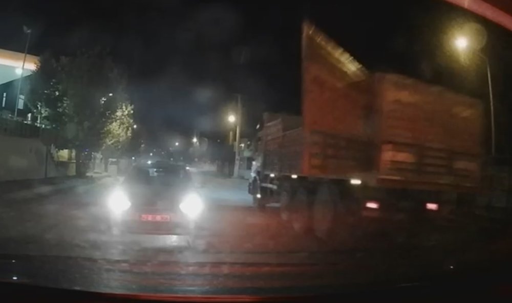 Dorsenin açılan kapağı araç kamerasına böyle yansıdı