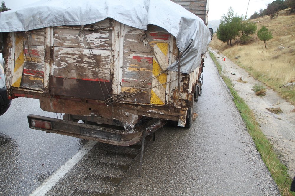 Frene bastı ama zemin durdurmadı! Kamyonete arkadan çarpan TOFAŞ'tan bebek sağ çıkamadı