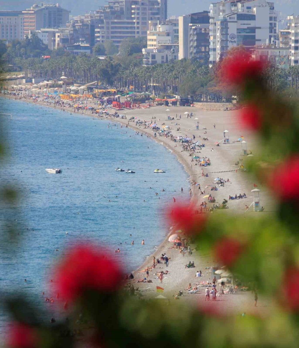 Konya'da hava 18 Antalya'da deniz 25 derece