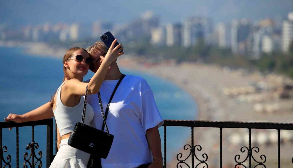 Konya'da hava 18 Antalya'da deniz 25 derece