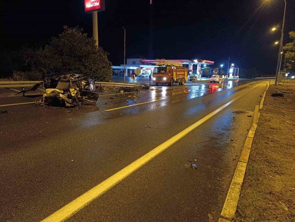Afyon'da Dehşet Veren Kaza: Tofaş Parçalandı, 1 Ölü, Uzman Çavuş Ağır Yaralı
