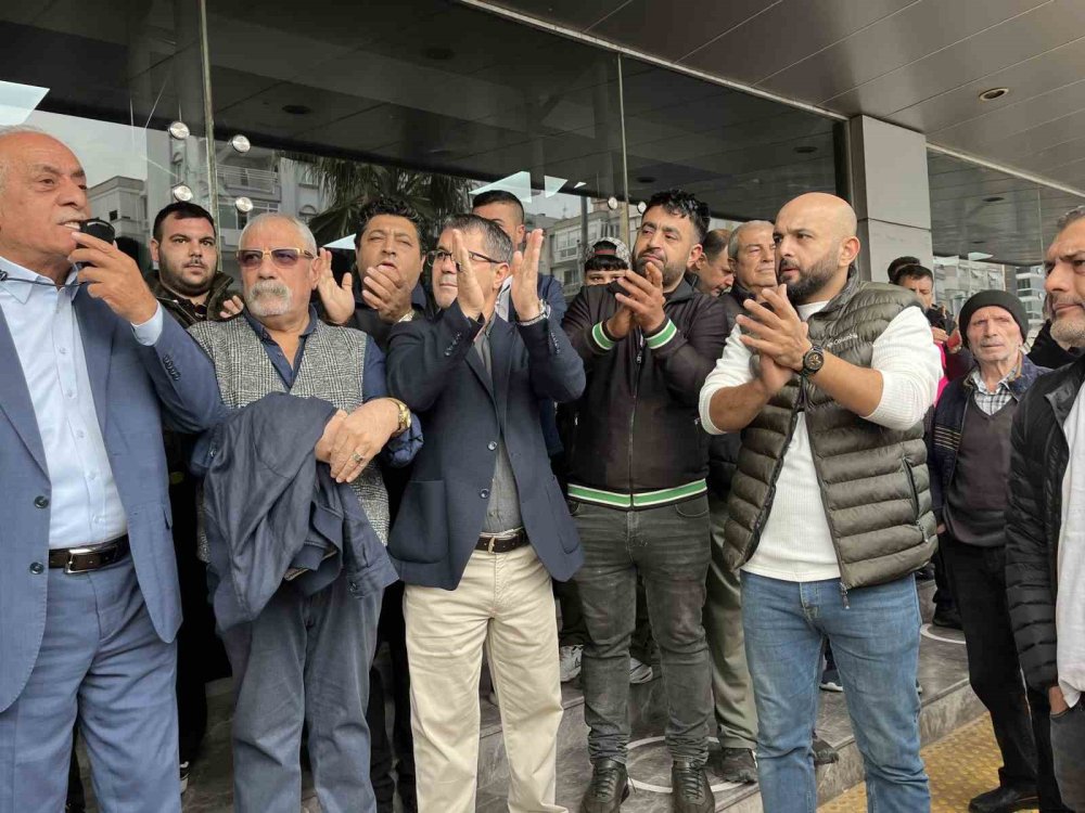 İzmir'de bir eylem daha: Bu sefer Pazarcı esnafı kapıda