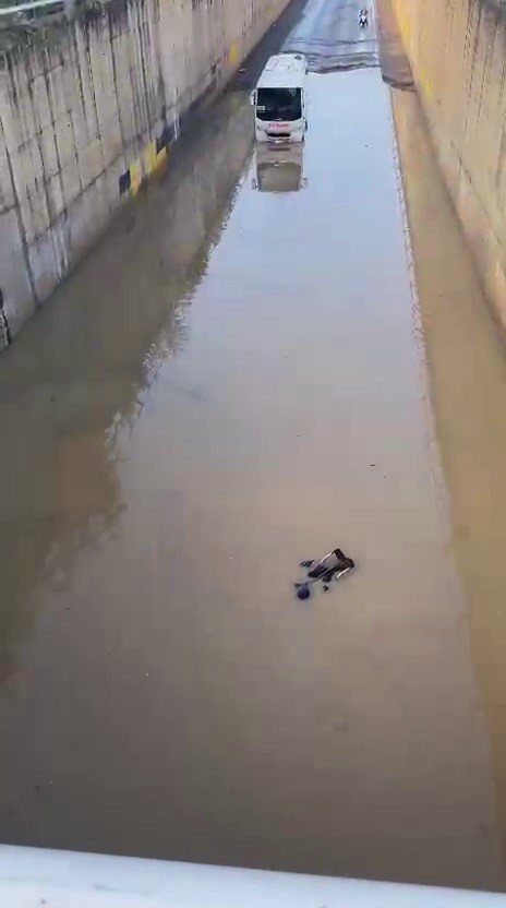 Ölümle Burun Buruna! Sel Suları Can Alacaktı