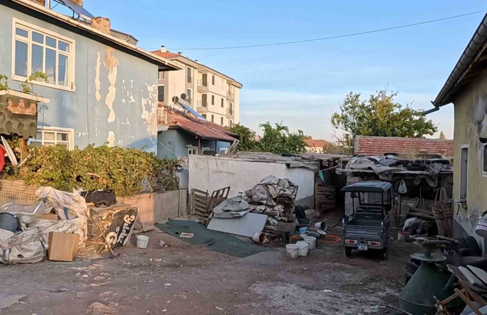 Aksaray'da Kentsel Yaşamın Ortasında Kalan Ahır Krizi Büyüyor