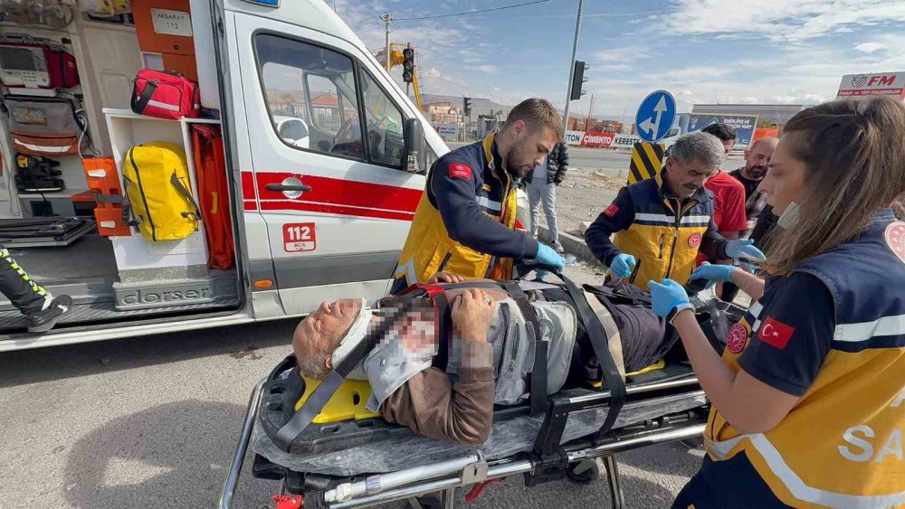 Aksaray'da Otomobil ile Tır Çarpıştı: Bir Sürücü Ağır Yaralı