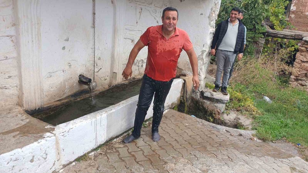 Demirci'nin 'Yalak Cezası' Geleneği: Düğünlerde Oynamayan Suya