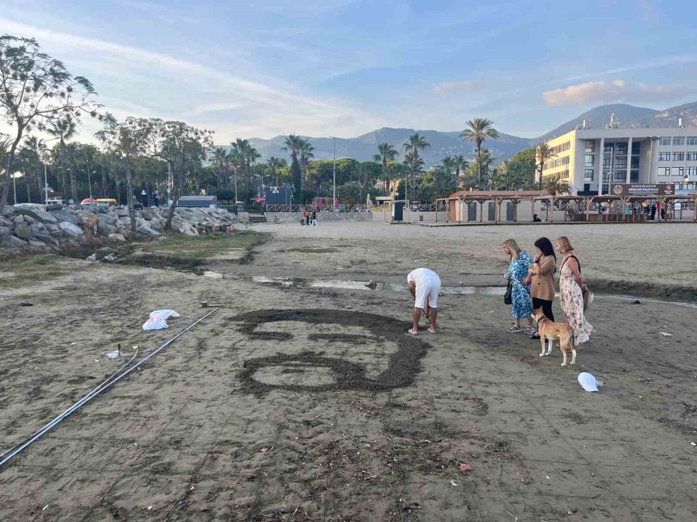 Farajollah Bagheri, Alanya Kumlarına Barış Manço'yu Çizdi