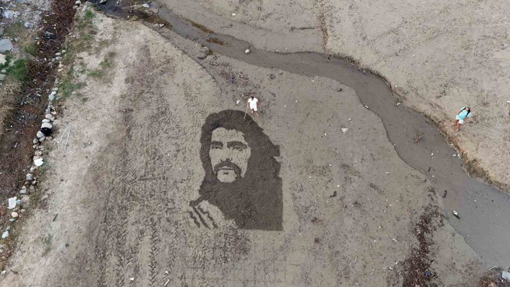 Farajollah Bagheri, Alanya Kumlarına Barış Manço'yu Çizdi