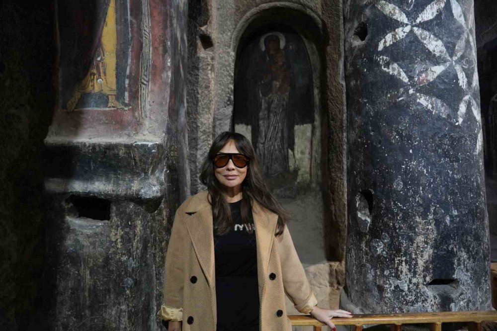 30 kilo veren yıldız isme sahnede tahrik eden sürpriz