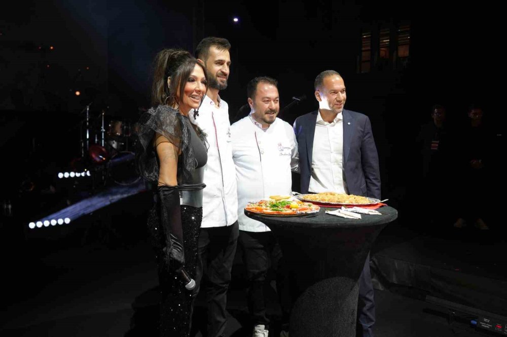 30 kilo veren yıldız isme sahnede tahrik eden sürpriz