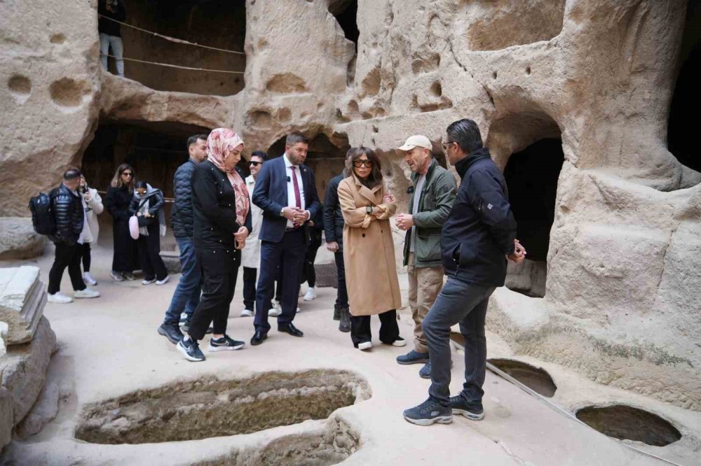 30 kilo veren yıldız isme sahnede tahrik eden sürpriz