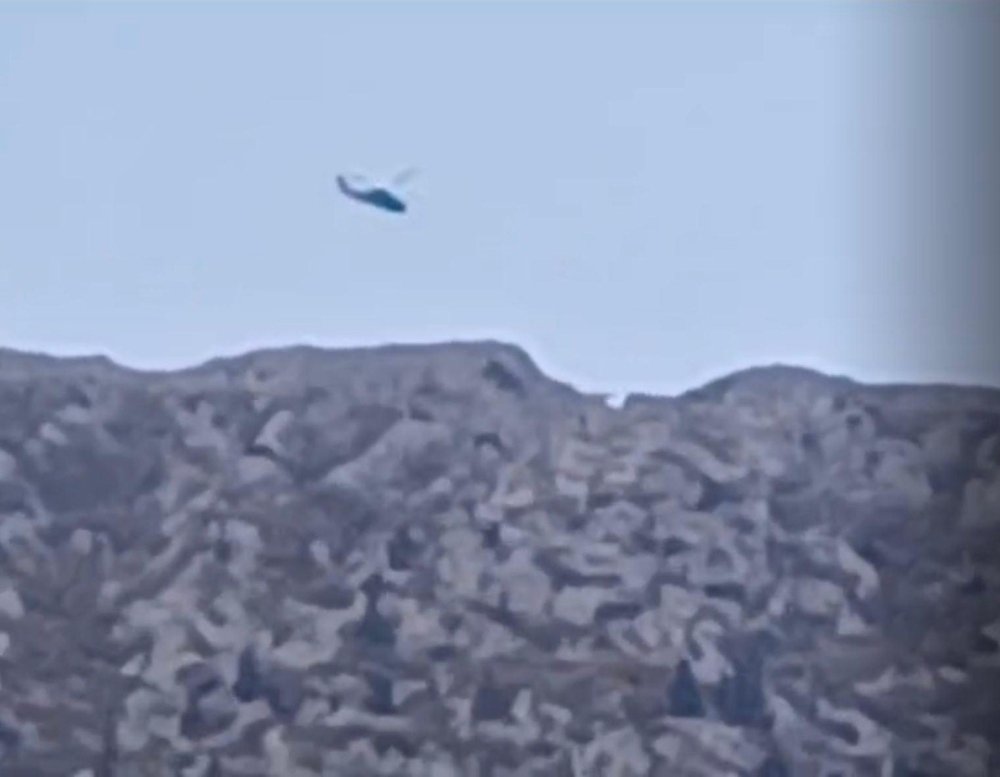 Dağda mahsur kalan 2 kişi askeri helikopterle kurtarıldı