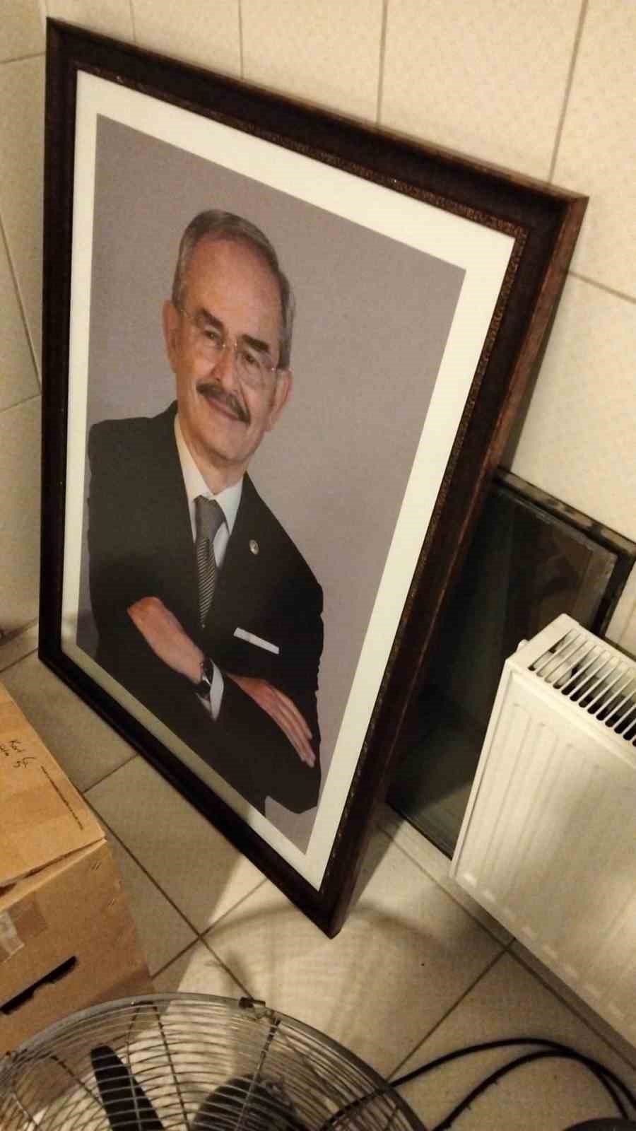 Eskişehir'de Siyasette 'Portre' Değişimi: Büyükerşen'in İmzası Depolara Kaldırıldı