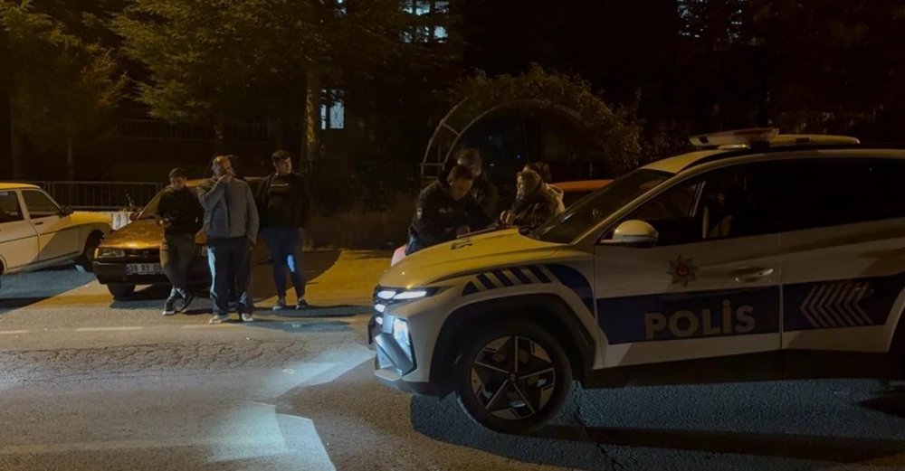 Polisten kaçarken düşünmeyen sürücü gazetecilere sardı, babasının azarıyla kendine geldi