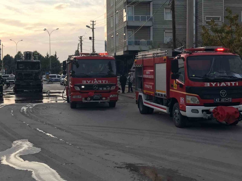Ereğli'de Beton Pompası Yangını: 2 Otomobil Zarar Gördü