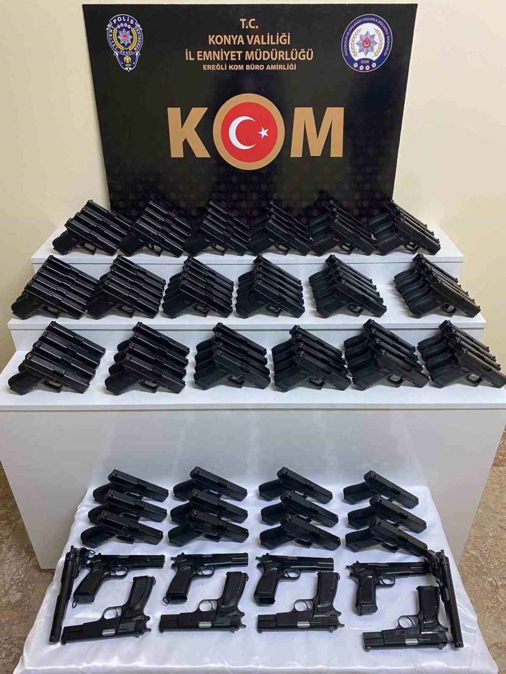 Konya’da Büyük Silah Kaçakçılığı Operasyonu: 100 Ruhsatsız Tabanca Ele Geçirildi