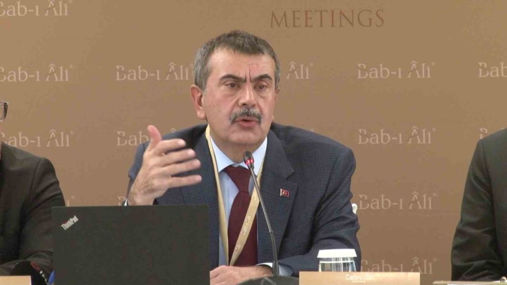 Sınav Sorularını Yapay Zeka mı Hazırlayacak? Bakan Tekin'den Önemli Açıklama