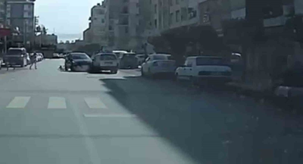 Yola fırlayan çocuk kazaya neden oldu