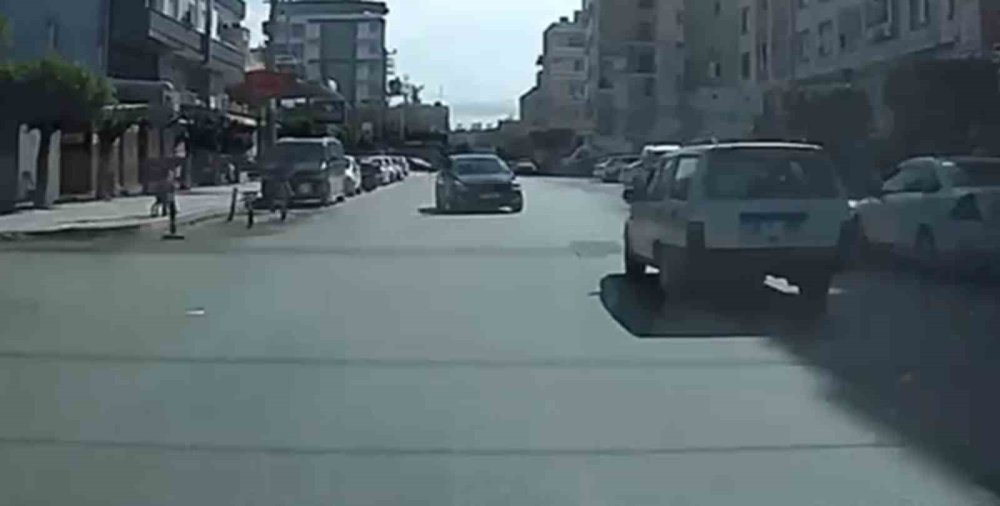 Yola fırlayan çocuk kazaya neden oldu