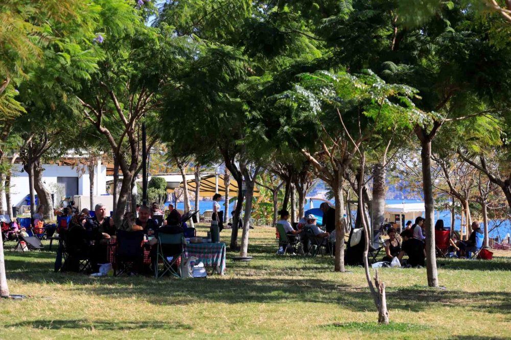 Antalya yaza doyamadı: Hava 26 derece