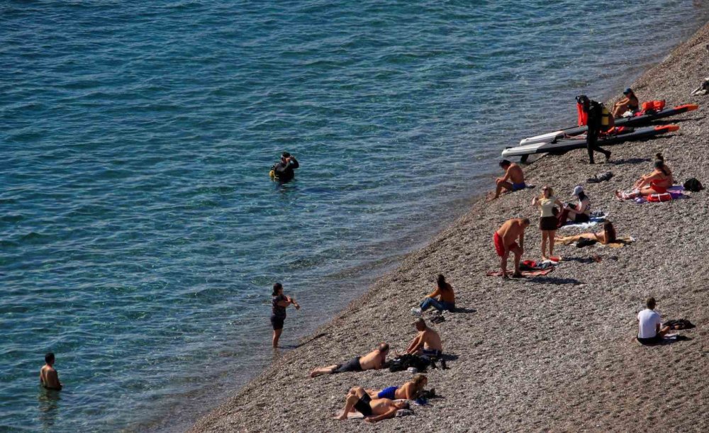 Antalya yaza doyamadı: Hava 26 derece