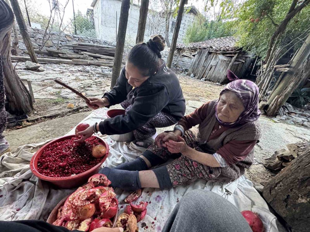 Ev yapımı nar ekşisi 600 liradan satılıyor