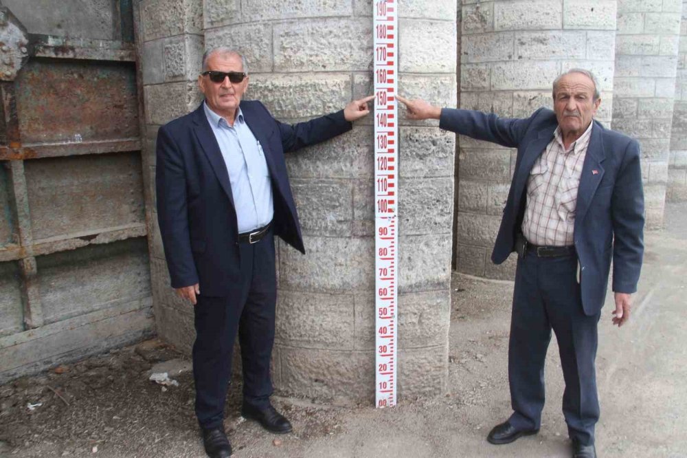 Kayıkla gezilen gölde şimdi yürüyüş yapılıyor