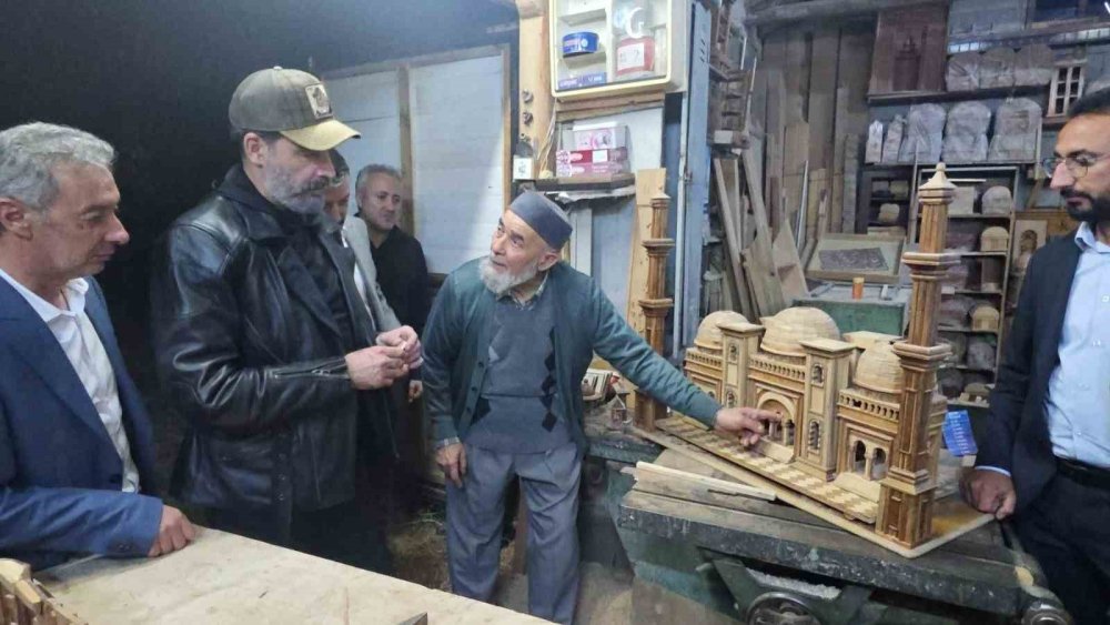 Sanatçı Uğur Işılak’tan Tuz Gölü Obası’na ziyaret