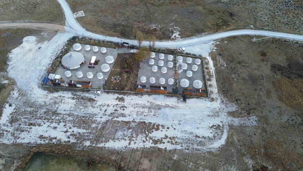 Sanatçı Uğur Işılak’tan Tuz Gölü Obası’na ziyaret